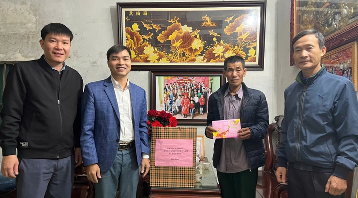 ỨNG HÒA TỔ CHỨC CÁC ĐOÀN THĂM, TẶNG QUÀ NGƯỜI CÓ CÔNG NHÂN DỊP TẾT NGUYÊN ĐÁN BÍNH NGỌ NĂM 2026.- Ảnh 26.