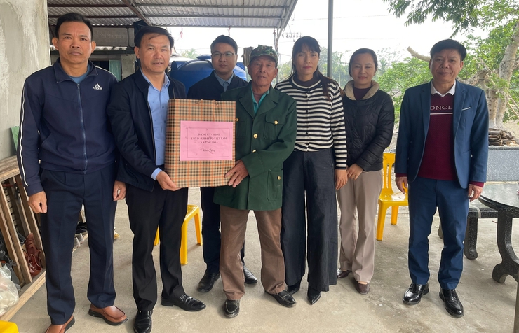 ỨNG HÒA TỔ CHỨC CÁC ĐOÀN THĂM, TẶNG QUÀ NGƯỜI CÓ CÔNG NHÂN DỊP TẾT NGUYÊN ĐÁN BÍNH NGỌ NĂM 2026.- Ảnh 32.