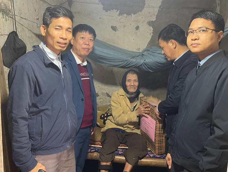 ỨNG HÒA TỔ CHỨC CÁC ĐOÀN THĂM, TẶNG QUÀ NGƯỜI CÓ CÔNG NHÂN DỊP TẾT NGUYÊN ĐÁN BÍNH NGỌ NĂM 2026.- Ảnh 29.