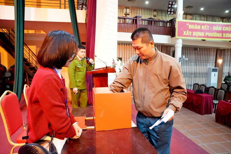 SƠN TÂY TỔ CHỨC BỐC THĂM ĐIỂM KINH DOANH TẠI CHỢ HOA XUÂN BÌNH NGỌ 2026- Ảnh 1.