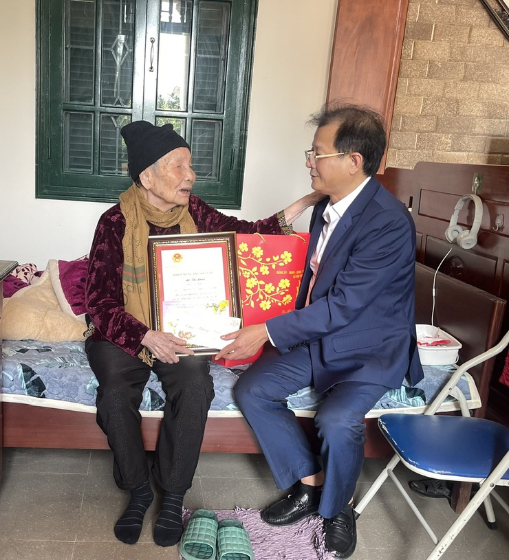 Thăm, tặng quà Tết Nguyên đán Bính Ngọ năm 2026 cho người có công và các đối tượng chính sách- Ảnh 9.