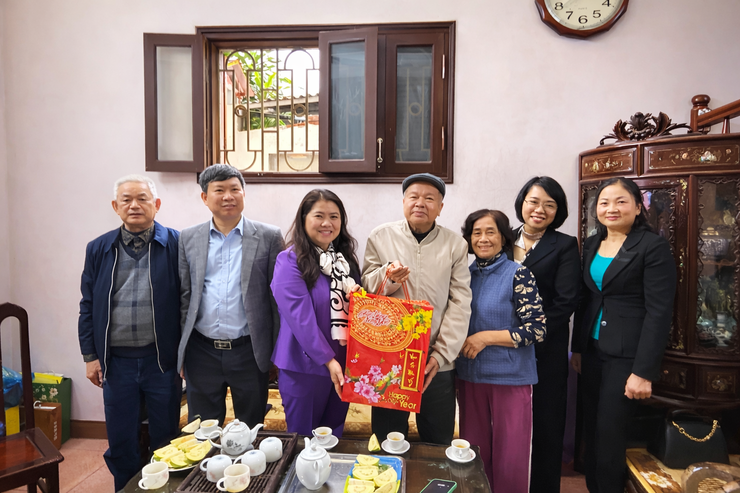 Phường Phú Thượng tổ chức thăm, tặng quà người có công, gia đình chính sách nhân dịp Tết Nguyên Đán Bính Ngọ 2026- Ảnh 7.