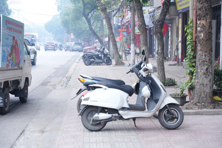 UBND xã Phù Đổng ra quân xử lý các điểm nghẽn về trật tự đô thị trên địa bàn- Ảnh 8.