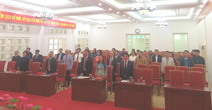 Đảng bộ Doanh nghiệp phường Bồ Đề trao tặng Huy hiệu Đảng đợt 03/02 và tổng kết nhiệm vụ công tác năm 2025
- Ảnh 1.