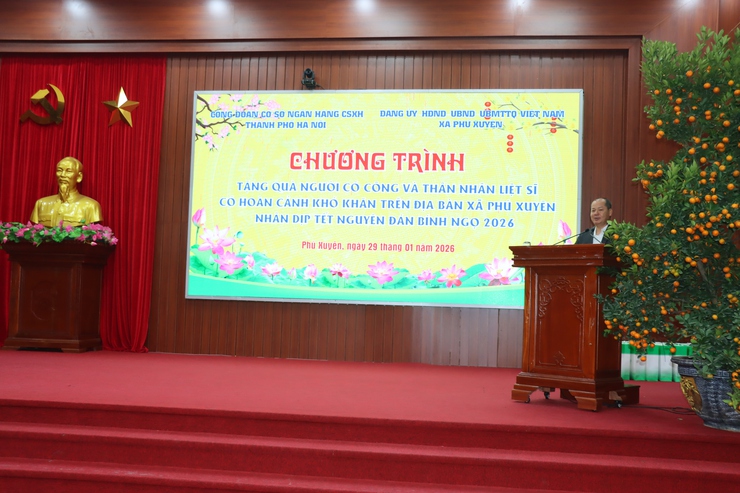 NGÀNH NGÂN HÀNG ĐỒNG HÀNH CÙNG ĐỊA PHƯƠNG PHÚ XUYÊN, TRAO QUÀ TẾT NGUYÊN ĐÁN BÍNH NGỌ 2026 CHO NGƯỜI CÓ CÔNG, THÂN NHÂN LIỆT SĨ VÀ HỘ GIA ĐÌNH KHÓ KHĂN- Ảnh 4.