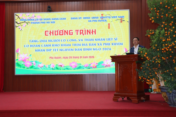 NGÀNH NGÂN HÀNG ĐỒNG HÀNH CÙNG ĐỊA PHƯƠNG PHÚ XUYÊN, TRAO QUÀ TẾT NGUYÊN ĐÁN BÍNH NGỌ 2026 CHO NGƯỜI CÓ CÔNG, THÂN NHÂN LIỆT SĨ VÀ HỘ GIA ĐÌNH KHÓ KHĂN- Ảnh 7.