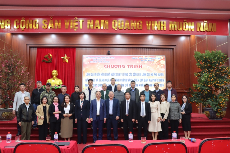 NGÀNH NGÂN HÀNG ĐỒNG HÀNH CÙNG ĐỊA PHƯƠNG PHÚ XUYÊN, TRAO QUÀ TẾT NGUYÊN ĐÁN BÍNH NGỌ 2026 CHO NGƯỜI CÓ CÔNG, THÂN NHÂN LIỆT SĨ VÀ HỘ GIA ĐÌNH KHÓ KHĂN- Ảnh 6.