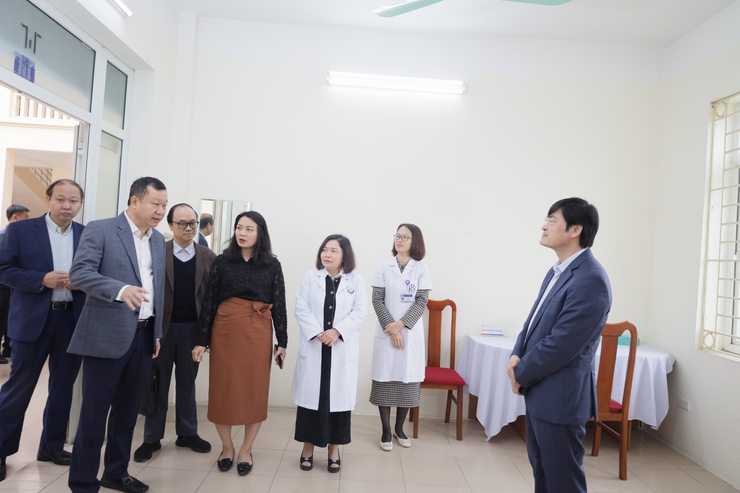 Các bệnh viện thành phố hỗ trợ, hợp tác chuyên môn với Trạm Y tế phường Việt Hưng- Ảnh 3.