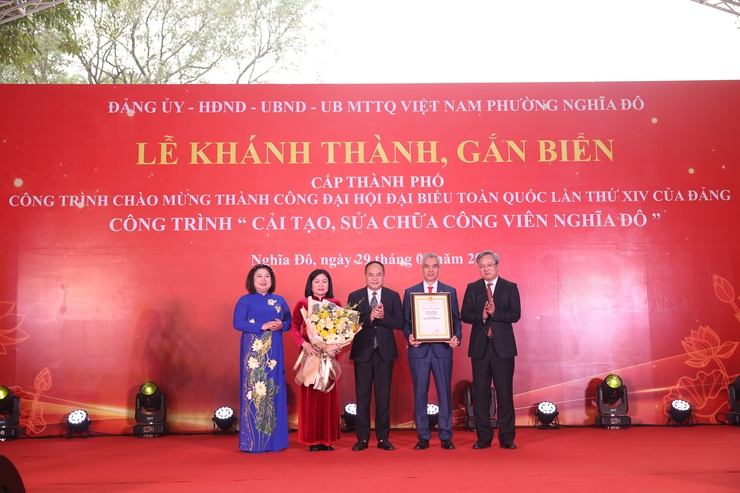 Lễ khánh thành, gắn biển cấp thành phố công trình cải tạo, sửa chữa công viên Nghĩa Đô- Ảnh 1.