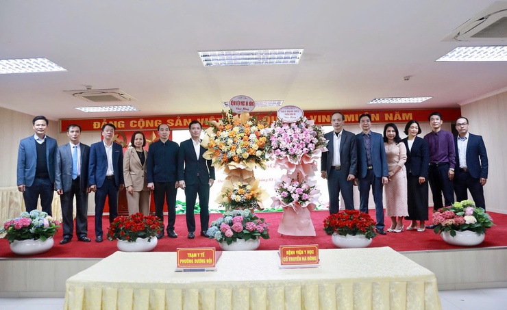 Lễ ký kết hỗ trợ chuyên môn toàn diện giữa Bệnh viện Y học cổ truyền Hà Đông và Trạm Y tế phường Dương Nội - Ảnh 2.