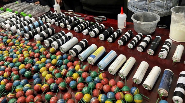 Công an xã Ô Diên cảnh báo hiểm họa từ Pháo tự chế, sử dung trái phép- Ảnh 1.