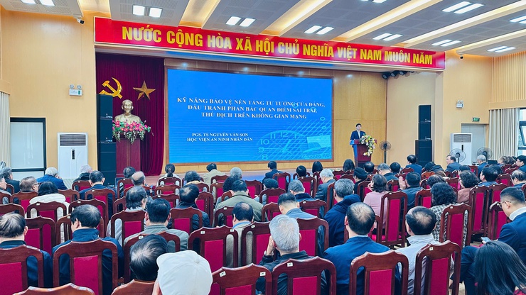 Khai mạc lớp bồi dưỡng Báo cáo viên, tuyên truyền viên tháng 01/2026- Ảnh 3.