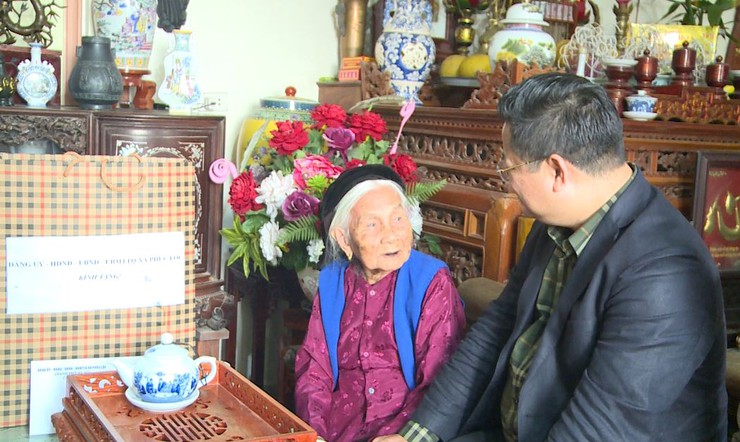 Phúc Lộc: Thăm, tặng quà người có công, thân nhân người có công tiêu biểu và người cao tuổi tròn 100 tuổi nhân dịp Tết Nguyên đán Bính Ngọ năm 2026- Ảnh 4.