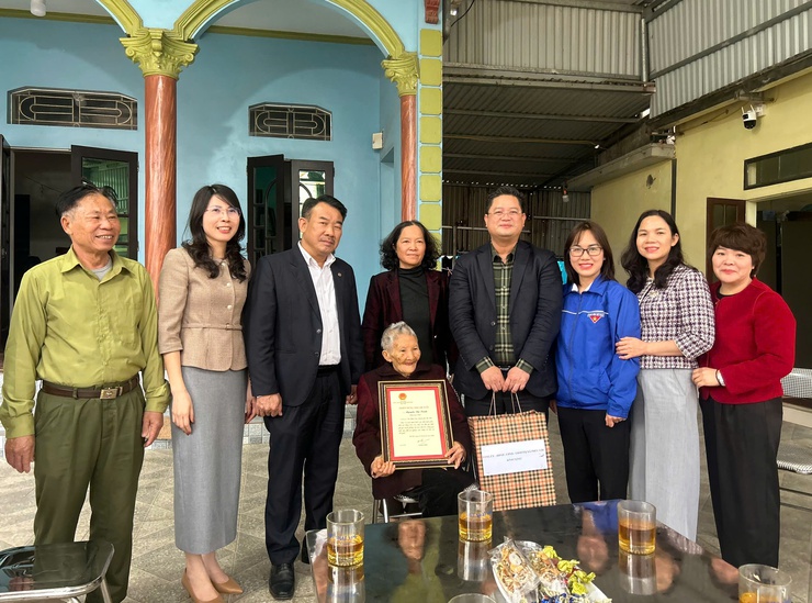 Phúc Lộc: Thăm, tặng quà người có công, thân nhân người có công tiêu biểu và người cao tuổi tròn 100 tuổi nhân dịp Tết Nguyên đán Bính Ngọ năm 2026- Ảnh 2.