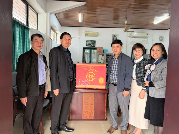 Thăm, tặng quà Tết tại các đơn vị chăm lo đối tượng bảo trợ xã hội- Ảnh 1.