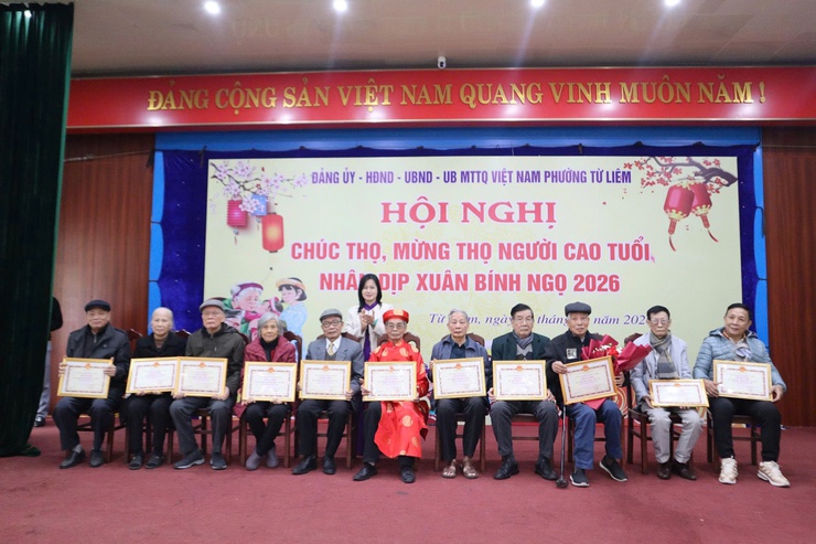 Đảng ủy - HĐND - UBND - UBMTTQ phường Từ Liêm tổ chức Hội nghị Chúc thọ - Mừng thọ năm 2026 nhân dịp Tết Nguyên đán Bính Ngọ
	
- Ảnh 5.