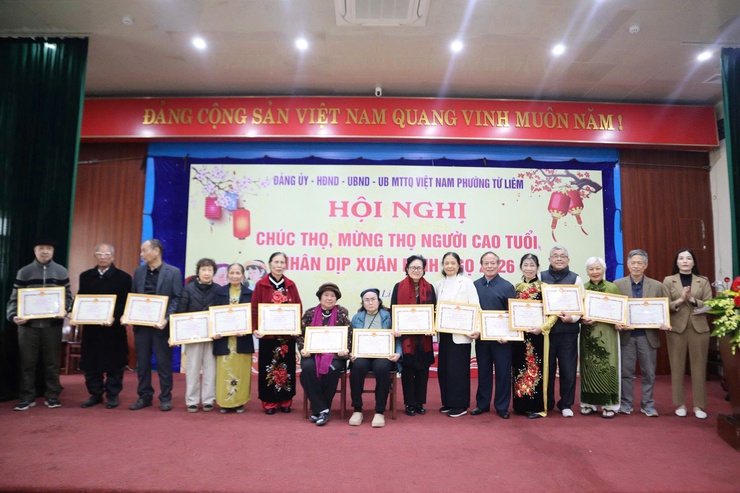 Đảng ủy - HĐND - UBND - UBMTTQ phường Từ Liêm tổ chức Hội nghị Chúc thọ - Mừng thọ năm 2026 nhân dịp Tết Nguyên đán Bính Ngọ
	
- Ảnh 10.