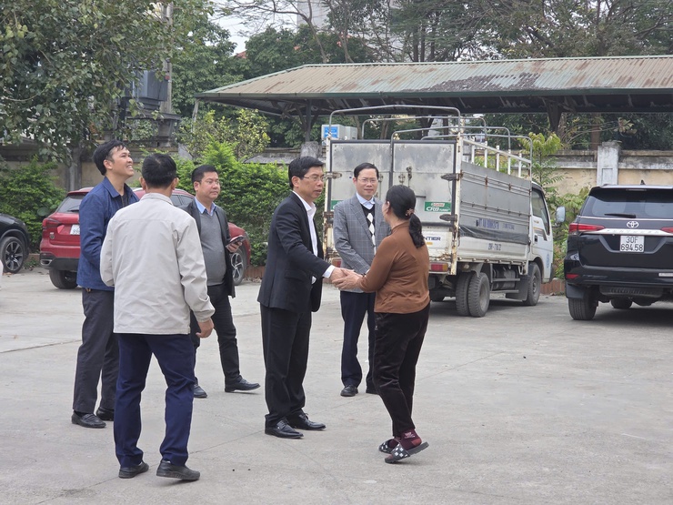 Đồng chí Bí thư Đảng ủy phường Xuân Phương khảo sát các đơn vị bầu cử, khu vực bỏ phiếu phục vụ công tác bầu cử đại biểu Quốc hội khóa XVI và HĐND các cấp- Ảnh 2.