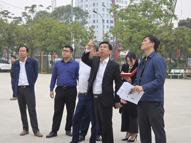 Đồng chí Bí thư Đảng ủy phường Xuân Phương khảo sát các đơn vị bầu cử, khu vực bỏ phiếu phục vụ công tác bầu cử đại biểu Quốc hội khóa XVI và HĐND các cấp- Ảnh 3.