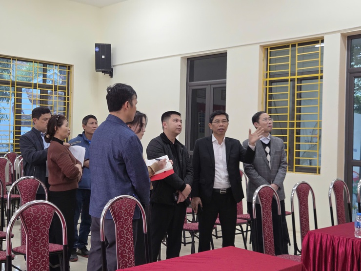 Đồng chí Bí thư Đảng ủy phường Xuân Phương khảo sát các đơn vị bầu cử, khu vực bỏ phiếu phục vụ công tác bầu cử đại biểu Quốc hội khóa XVI và HĐND các cấp- Ảnh 7.