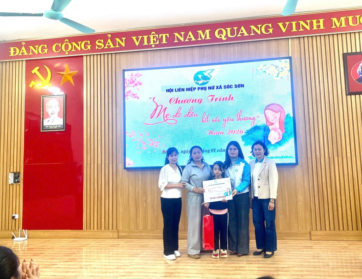 Hội LHPN xã Sóc Sơn trao quà Tết ấm áp nghĩa tình cho phụ nữ, trẻ em có hoàn cảnh khó khăn, chương trình Mẹ đỡ đầu- Ảnh 6.