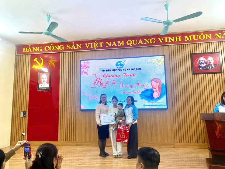 Hội LHPN xã Sóc Sơn trao quà Tết ấm áp nghĩa tình cho phụ nữ, trẻ em có hoàn cảnh khó khăn, chương trình Mẹ đỡ đầu- Ảnh 8.