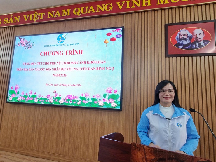 Hội LHPN xã Sóc Sơn trao quà Tết ấm áp nghĩa tình cho phụ nữ, trẻ em có hoàn cảnh khó khăn, chương trình Mẹ đỡ đầu- Ảnh 1.