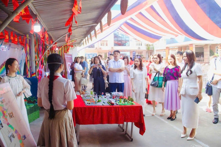 ĐÔNG NGẠC – XÂY DỰNG MÔI TRƯỜNG GIÁO DỤC KỶ CƯƠNG, TRÁCH NHIỆM, ĐỔI MỚI, SÁNG TẠO TRONG KỶ NGUYÊN SỐ- Ảnh 1.