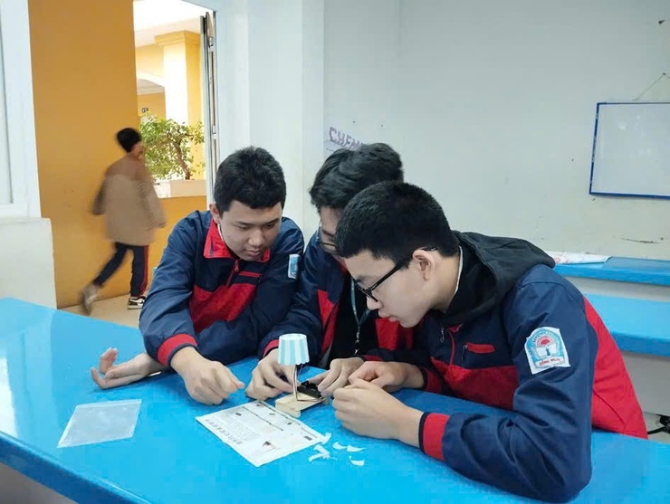ĐÔNG NGẠC – XÂY DỰNG MÔI TRƯỜNG GIÁO DỤC KỶ CƯƠNG, TRÁCH NHIỆM, ĐỔI MỚI, SÁNG TẠO TRONG KỶ NGUYÊN SỐ- Ảnh 4.
