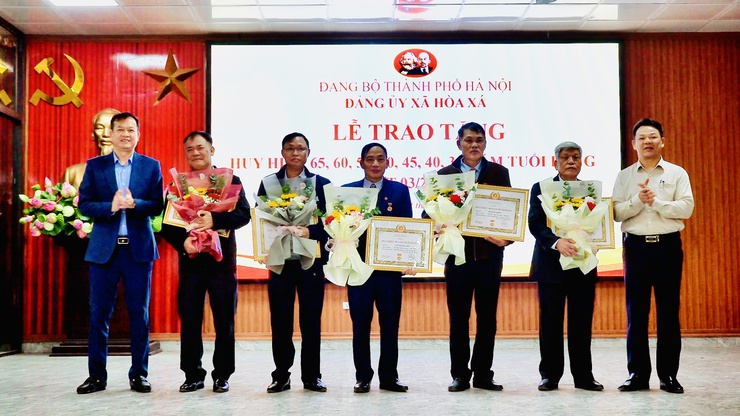 ĐẢNG ỦY XÃ HÒA XÁ TRANG TRỌNG TỔ CHỨC LỄ TRAO TẶNG HUY HIỆU ĐẢNG NHÂN KỶ NIỆM THÀNH LẬP ĐẢNG CỘNG SẢN VIỆT NAM (03/02/1930 – 03/02/2026)- Ảnh 4.