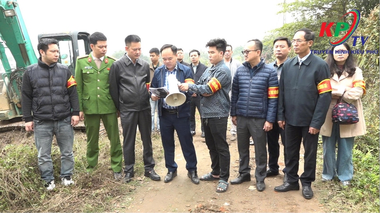 Ban cưỡng chế thu hồi đất xã Kiều Phú tổ chức cưỡng chế thi hành Quyết định thu hồi đất phục vụ Dự án Chuẩn bị mặt bằng xây dựng cơ sở hạ tầng Bảo tàng thiên nhiên Việt Nam giai đoạn 2021-2025- Ảnh 1.