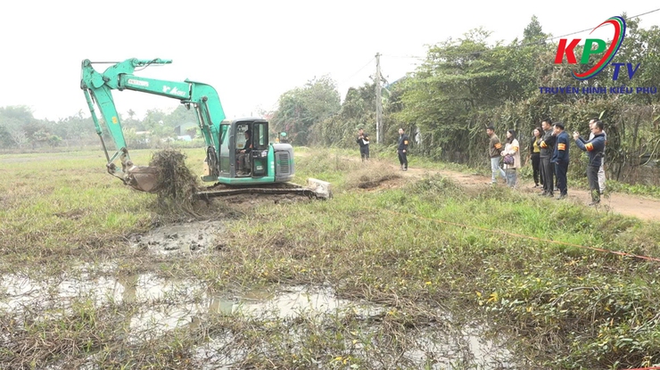 Ban cưỡng chế thu hồi đất xã Kiều Phú tổ chức cưỡng chế thi hành Quyết định thu hồi đất phục vụ Dự án Chuẩn bị mặt bằng xây dựng cơ sở hạ tầng Bảo tàng thiên nhiên Việt Nam giai đoạn 2021-2025- Ảnh 3.