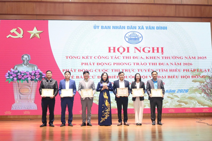 UBND xã Vân Đình tổng kết phong trào thi đua yêu nước và phát động cuộc thi trực tuyến “Tìm hiểu pháp luật về bầu cử đại biểu Quốc hội và đại biểu Hội đồng nhân dân” năm 2026- Ảnh 6.