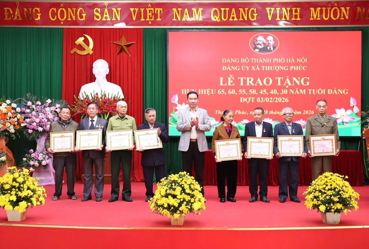 29 đảng viên thuộc đảng bộ xã Thượng Phúc được trao tặng Huy hiệu Đảng đợt 3/2/2026- Ảnh 2.