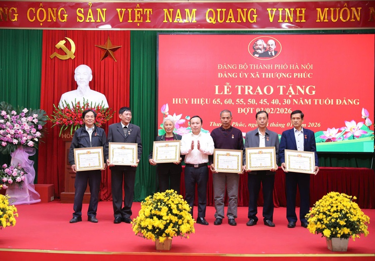 29 đảng viên thuộc đảng bộ xã Thượng Phúc được trao tặng Huy hiệu Đảng đợt 3/2/2026- Ảnh 4.