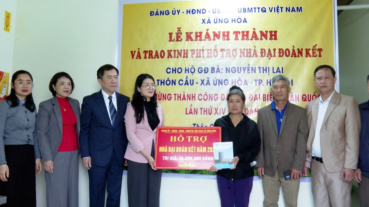 Ứng Hòa trao 6 nhà Đại đoàn kết cho các hộ khó khăn trên địa bàn nhân dịp Tết Nguyên đán Bính Ngọ 2026.- Ảnh 3.