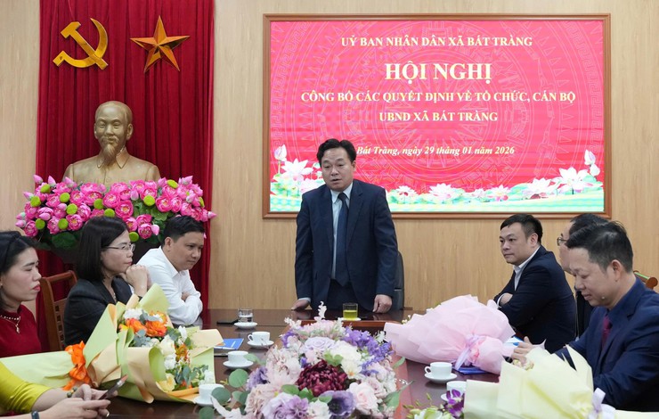 Bát Tràng công bố các quyết định về công tác tổ chức cán bộ- Ảnh 3.