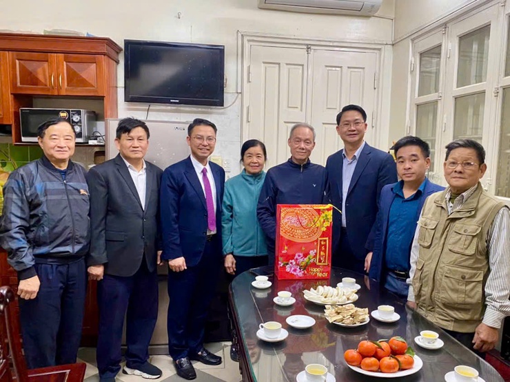 Phường Phú Thượng tổ chức thăm, tặng quà người có công, gia đình chính sách nhân dịp Tết Nguyên Đán Bính Ngọ 2026- Ảnh 3.