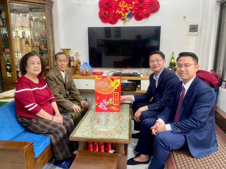 Phường Phú Thượng tổ chức thăm, tặng quà người có công, gia đình chính sách nhân dịp Tết Nguyên Đán Bính Ngọ 2026- Ảnh 4.