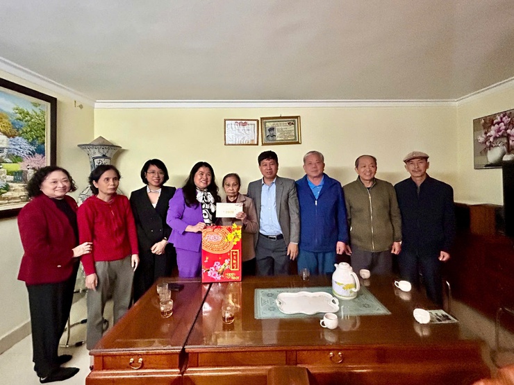 Phường Phú Thượng tổ chức thăm, tặng quà người có công, gia đình chính sách nhân dịp Tết Nguyên Đán Bính Ngọ 2026- Ảnh 6.