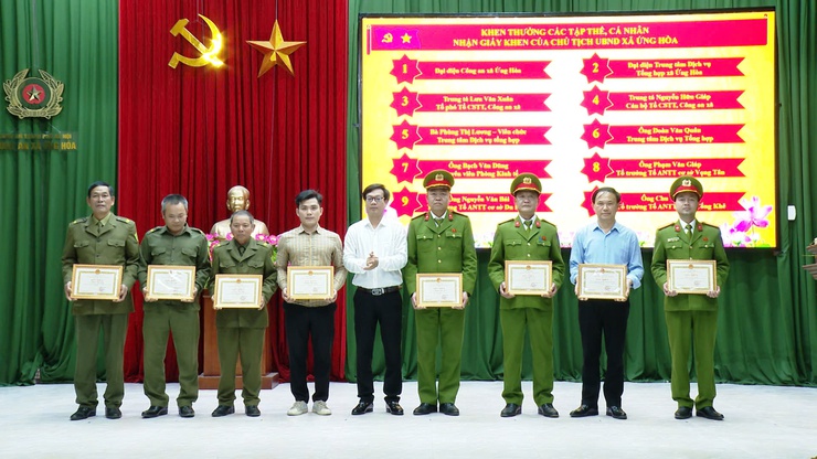 Công an xã Ứng Hoà tổ chức Hội nghị tổng kết công tác Công an năm 2025, triển khai chương trình công tác của BCĐ 138, 197, PCCC, PCMT xã năm 2026- Ảnh 5.