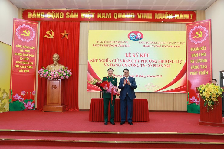 Lễ ký kết nghĩa giữa Đảng ủy phường Phương Liệt và Đảng ủy Công ty Cổ phần X20- Ảnh 5.