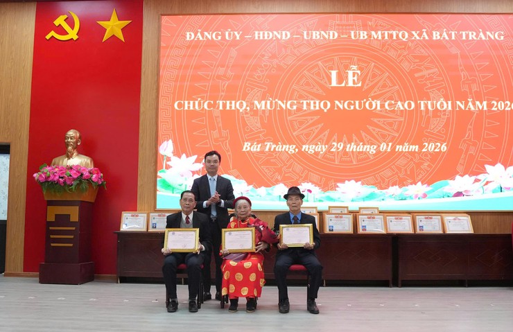 Xã Bát Tràng chúc thọ, mừng thọ 781 cụ cao niên dịp Xuân Bính Ngọ 2026- Ảnh 3.