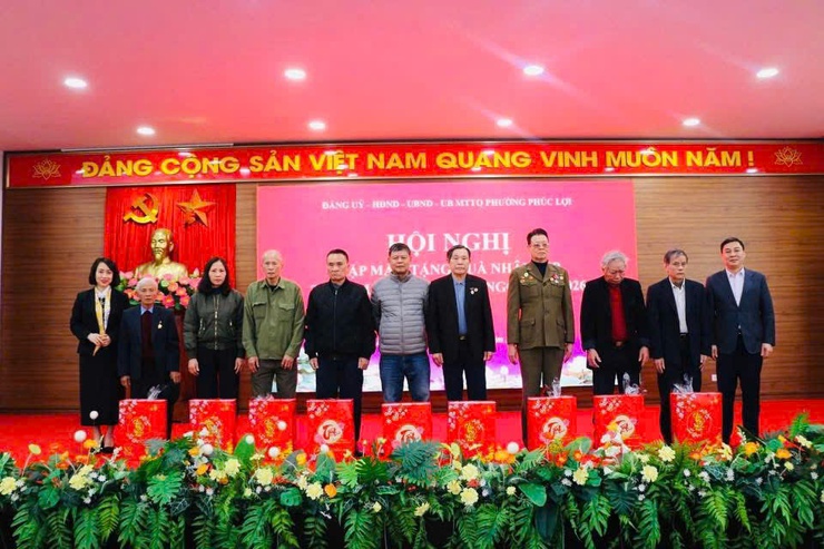 Phường Phúc Lợi: Tổ chức truy tặng Danh hiệu Bà mẹ Việt Nam Anh hùng, gặp mặt tặng quà nhân dịp tết Nguyên đán Bính Ngọ 2026- Ảnh 4.