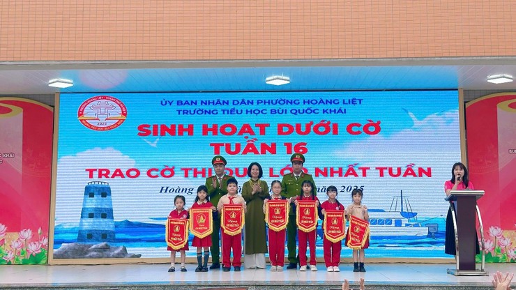 Rạng rỡ sắc đỏ khăn quàng trong ngày chào mừng kỉ niệm thành lập quân đội việt năm 22/12 tại Trường Tiểu học Bùi Quốc Khái- Ảnh 3.