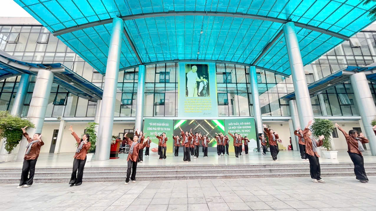 Trường THCS Linh Đàm long trọng tổ chức chương trình văn nghệ kỉ niệm 81 năm Ngày thành lập Quân đội Nhân dân Việt Nam- Ảnh 4.