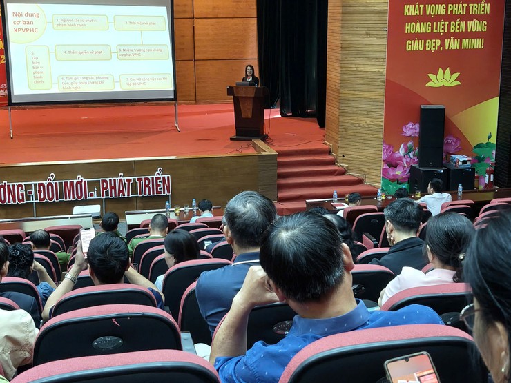 Phường Hoàng Liệt tổ chức Hội nghị tuyên truyền, phổ biến pháp luật về áp dụng biện pháp ngừng cung cấp điện, nước; đảm bảo trật tự, an toàn, vệ sinh môi trường trong thi công xây dựng- Ảnh 5.