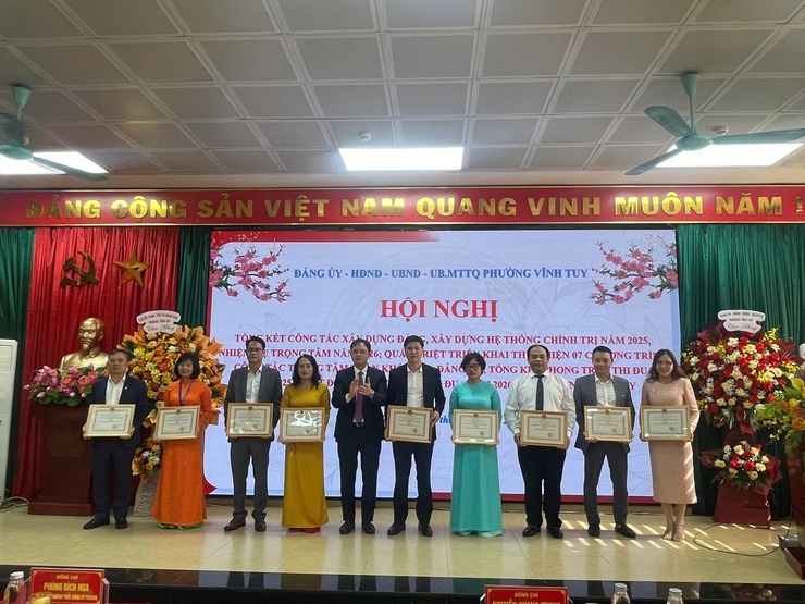 PHƯỜNG VĨNH TUY TỔNG KẾT CÔNG TÁC XÂY DỰNG ĐẢNG, XÂY DỰNG HỆ THỐNG CHÍNH TRỊ NĂM 2025- Ảnh 1.