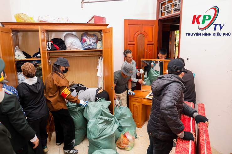 Phòng thi hành án dân sự số 10 thực hiện Cưỡng chế giao quyền sử dụng đất cho người trúng đấu giá tại thôn Đồng Bụt xã Kiều Phú- Ảnh 12.