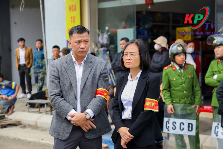 Phòng thi hành án dân sự số 10 thực hiện Cưỡng chế giao quyền sử dụng đất cho người trúng đấu giá tại thôn Đồng Bụt xã Kiều Phú- Ảnh 4.